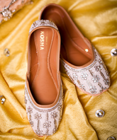 Snow White Hand-Embroidered Leather Jutti