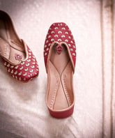 Rajwada Hand-Embroidered Leather Jutti