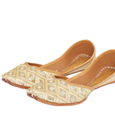 Nazrana Hand-Embroidered Leather Jutti