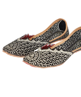 Rooh Hand-Embroidered Leather Jutti