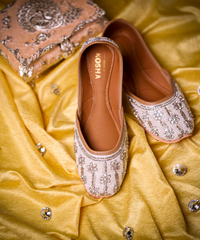 Snow White Hand-Embroidered Leather Jutti