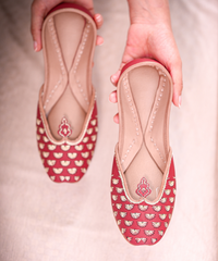 Rajwada Hand-Embroidered Leather Jutti