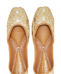 Nazrana Hand-Embroidered Leather Jutti