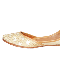 Nazrana Hand-Embroidered Leather Jutti