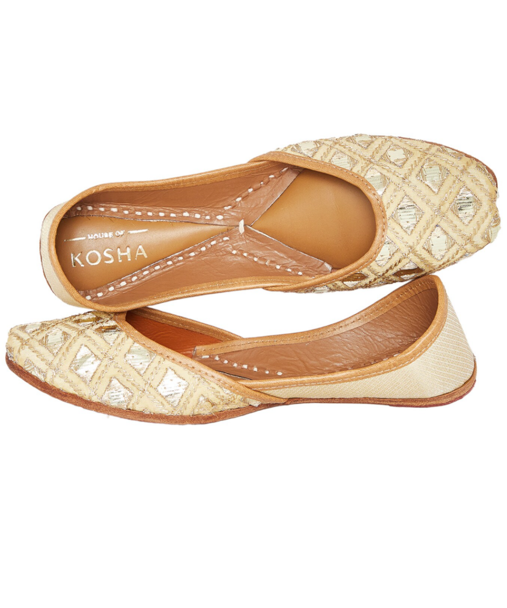 Nazrana Hand-Embroidered Leather Jutti