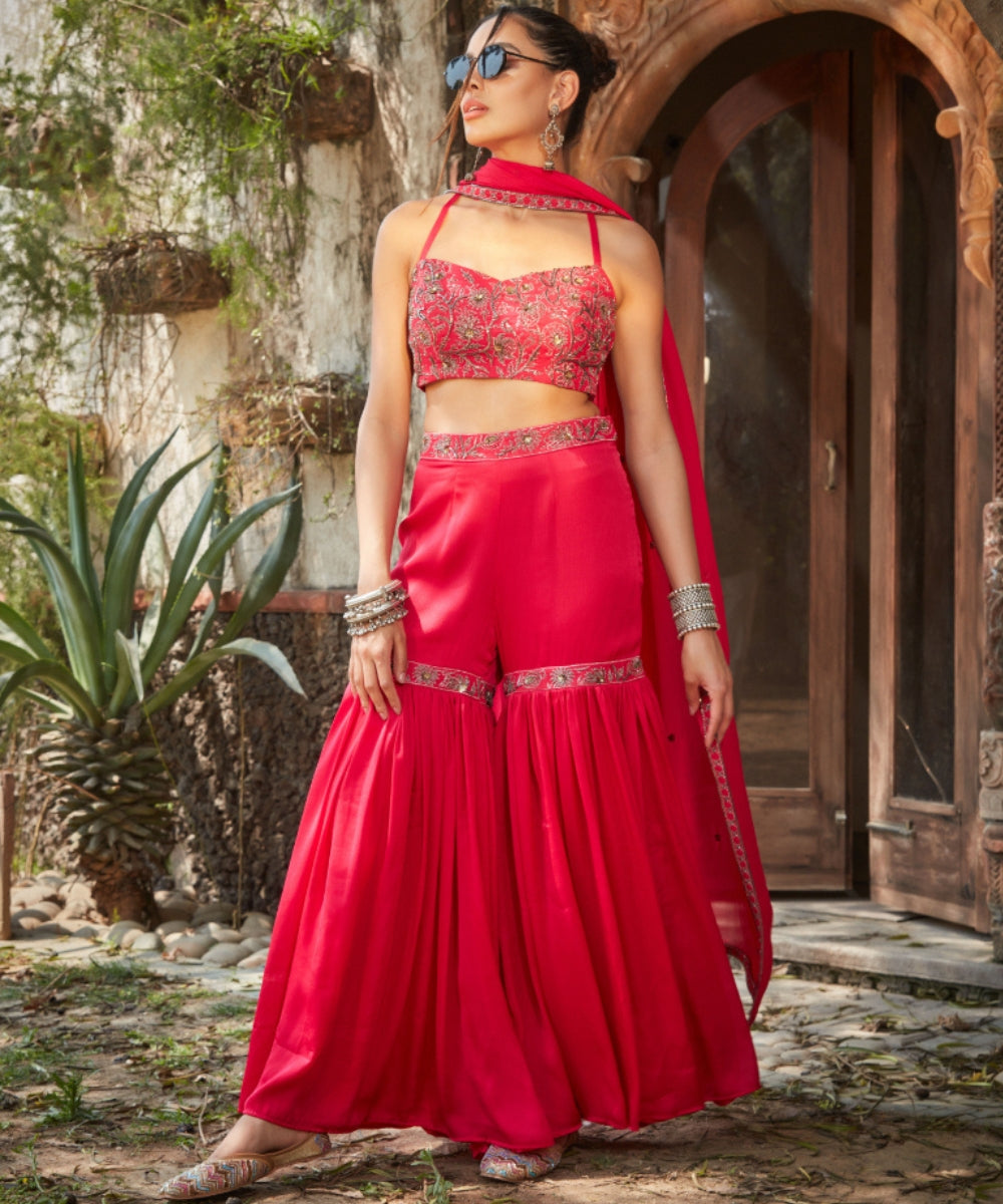 Kelaya Hand-Embroidered Leather Jutti