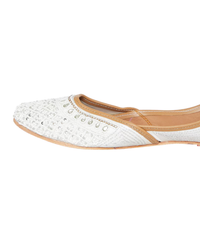 Pearl Play Hand-Embroidered Leather Jutti