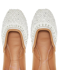 Pearl Play Hand-Embroidered Leather Jutti
