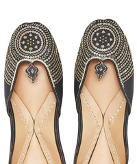 Raina Hand-Embroidered Leather Jutti